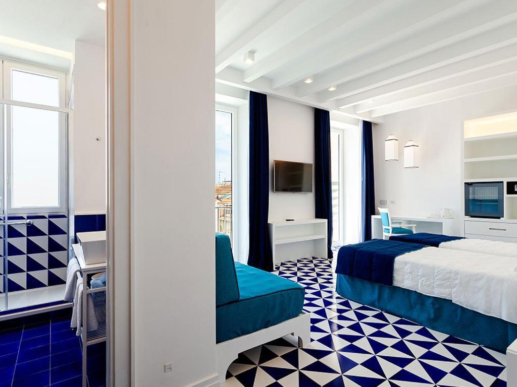 Maison Blu - Intimate Sorrent